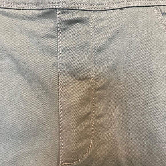 💲⬇️ Gloria Vanderbilt All-Around Slimming Effect Pull-0n Pants - Picture 3 of 6